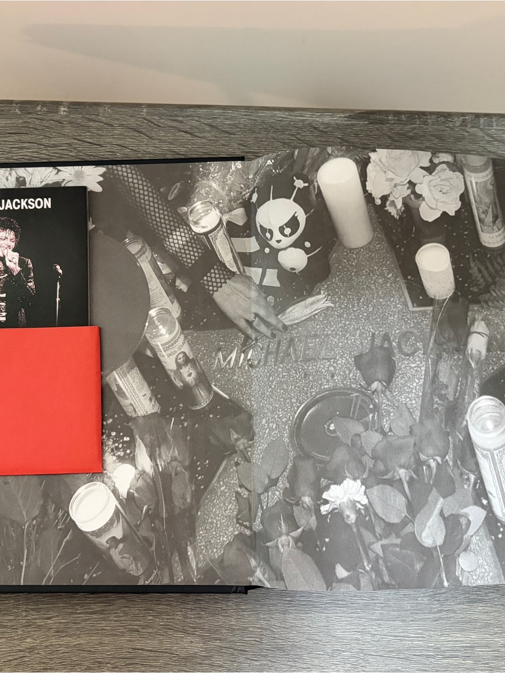 MJ  "A Tribute to the King of Pop 1958-2009" Platinum Ed. Collector's Vault - Picture 4 of 13